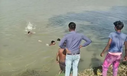 नहाते समय तालाब में डूबकर दो बच्चो की मौत, दो बच्चों की मौत की जानकारी मिलती ही दोनों परिवार के परिजनो में मचा कोहराम नहाते समय तालाब में डूबकर दो बच्चो की मौत, दो बच्चों की मौत की जानकारी मिलती ही दोनों परिवार के परिजनो में मचा कोहराम