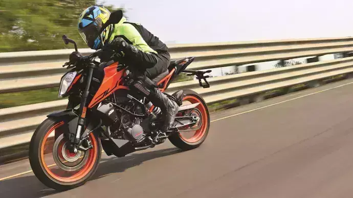 KTM 200 duke BS6 ने जीता सबका दिल; जाने सारी जानकारी KTM 200 duke BS6 ने जीता सबका दिल; जाने सारी जानकारी