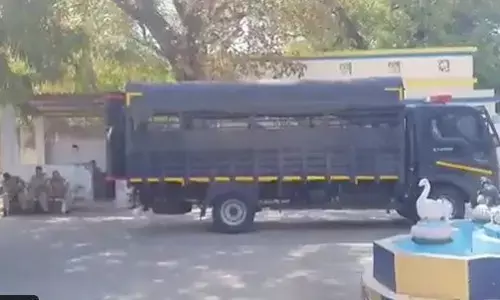 अभी अभी यूपी पुलिस पहुंची गुजरात, माफिया अतीक को लाया जाएगा यूपी