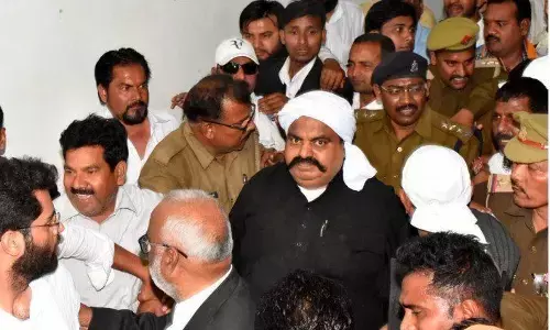 рд╕рд╛рдмрд░рдорддреА рдЬреЗрд▓ рд╕реЗ рдмрд╛рд╣рд░ рдЖрдпрд╛ рдЕрддреАрдХ рдЕрд╣рдордж, рдпреВрдкреА STF рд▓рд╛ рд░рд╣реА рд╣реИ рдкреНрд░рдпрд╛рдЧрд░рд╛рдЬ, рдкрд░рд┐рд╡рд╛рд░ рдХреЛ рдЧрд╛рдбрд╝реА рдкрд▓рдЯрдиреЗ рдХрд╛ рдбрд░! рджреЗрдЦреЗрдВ LIVE рд╕рд╛рдмрд░рдорддреА рдЬреЗрд▓ рд╕реЗ рдмрд╛рд╣рд░ рдЖрдпрд╛ рдЕрддреАрдХ рдЕрд╣рдордж, рдпреВрдкреА STF рд▓рд╛ рд░рд╣реА рд╣реИ рдкреНрд░рдпрд╛рдЧрд░рд╛рдЬ, рдкрд░рд┐рд╡рд╛рд░ рдХреЛ рдЧрд╛рдбрд╝реА рдкрд▓рдЯрдиреЗ рдХрд╛ рдбрд░! рджреЗрдЦреЗрдВ LIVE