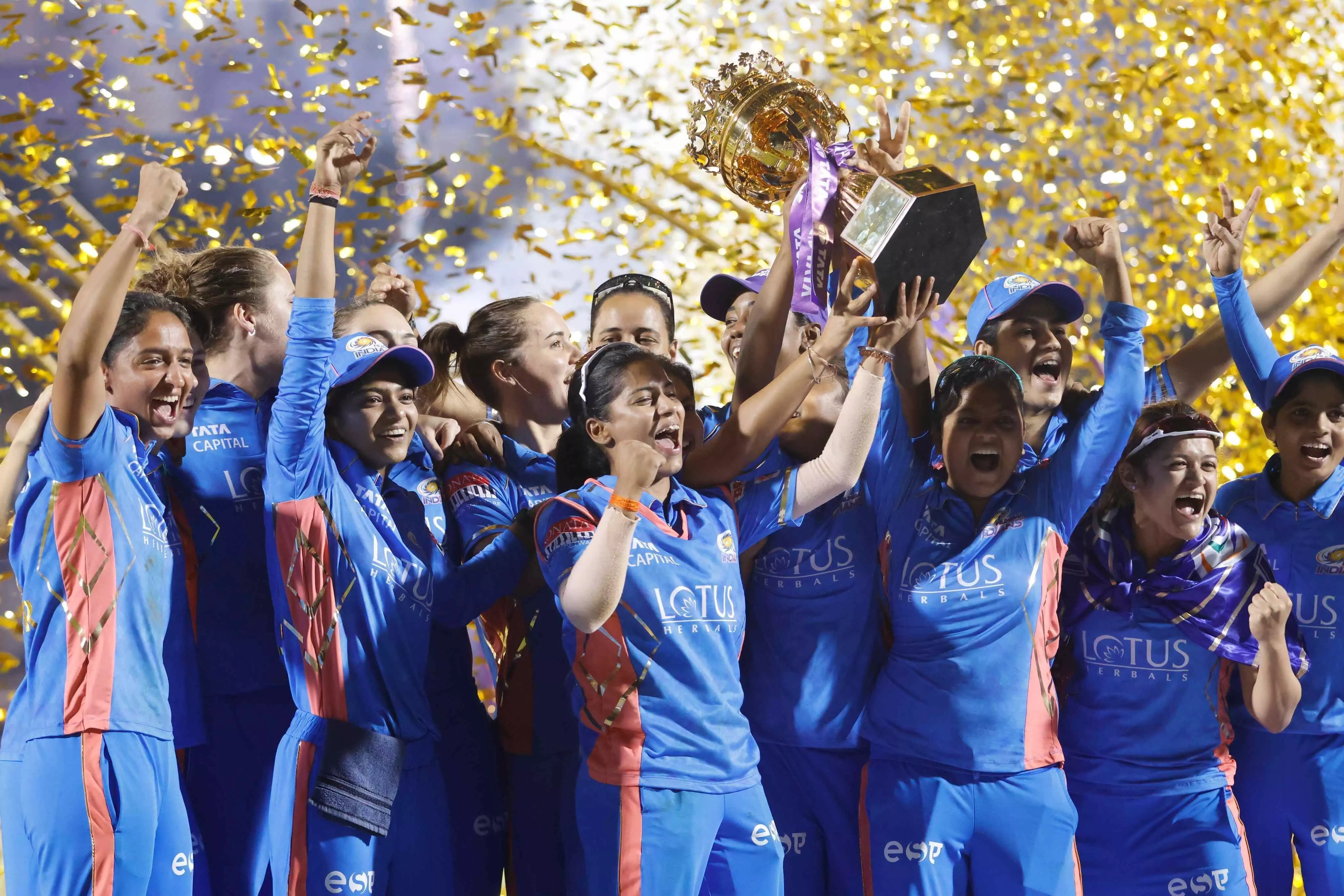 WPL 2023 : मुंबई इंडियंस बनी पहली चैंपियन टीम, विजेता और उपविजेता हुई मालामाल, जानें- किस खिलाड़ी को मिला कौन-सा खिताब