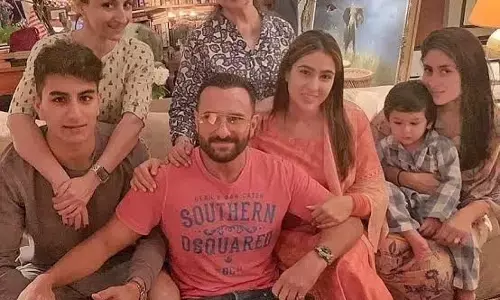करीना कपूर खान ने सालों बाद खोला अपनी जिंदगी से जुड़े कई राज, ऐक्ट्रेस नहीं बल्कि एयरहोस्टेस बनना चाहती थी करीना कपूर खान ने सालों बाद खोला अपनी जिंदगी से जुड़े कई राज, ऐक्ट्रेस नहीं बल्कि एयरहोस्टेस बनना चाहती थी