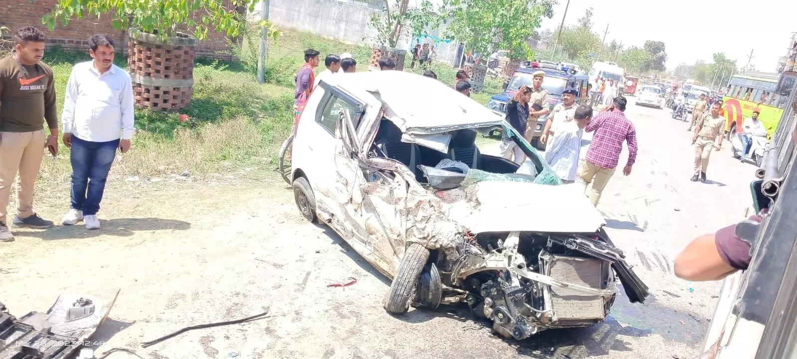 भीषण सड़क हादसे में पांच की मौत आधा दर्जन घायल, कार और ई -रिक्शा में हुई जोरदार भिड़ंत, हरदोई से घर जाते वक्त हुआ हादसा