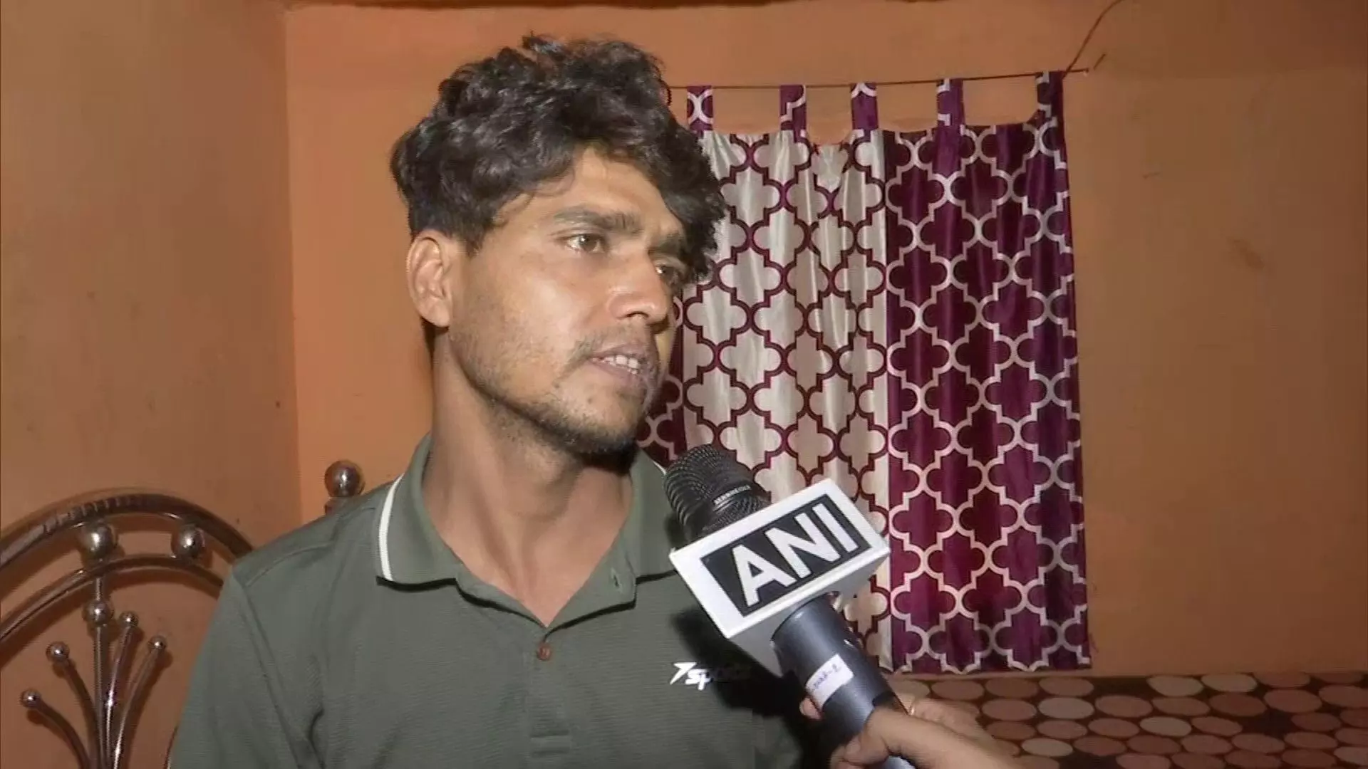7 साल की एक बच्ची का शव पड़ोसी के फ्लैट से बरामद हुआ 7 साल की एक बच्ची का शव पड़ोसी के फ्लैट से बरामद हुआ