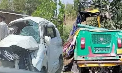 Accident: हरदोई में हुआ दर्दनाक हादसा,कार और ऑटो की हुई जोरदार टक्कर 5 लोगों की हुई मौत और 4 लोग गंभीर रूप से हुए घायल Accident: हरदोई में हुआ दर्दनाक हादसा,कार और ऑटो की हुई जोरदार टक्कर 5 लोगों की हुई मौत और 4 लोग गंभीर रूप से हुए घायल