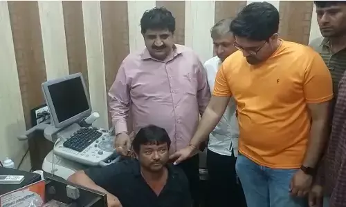 संभल में लिंग भ्रूण परीक्षण करते लैब टेक्नीशियन मौके पर पकड़ा गया संभल में लिंग भ्रूण परीक्षण करते लैब टेक्नीशियन मौके पर पकड़ा गया