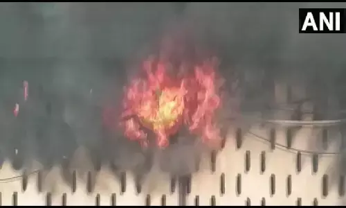 अलीगढ़ में SBI बैंक में शॉट सर्किट से लगी आग अलीगढ़ में SBI बैंक में शॉट सर्किट से लगी आग