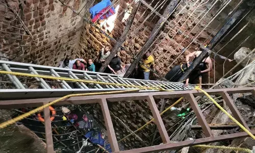 Madhya Pradesh : इंदौर में रामनवमी पर मंदिर में हुए दर्दनाक हादसे में अब तक 13 की मौत, 17 को बचाया गया, कैसे हुआ हादसा? Madhya Pradesh : इंदौर में रामनवमी पर मंदिर में हुए दर्दनाक हादसे में अब तक 13 की मौत, 17 को बचाया गया, कैसे हुआ हादसा?