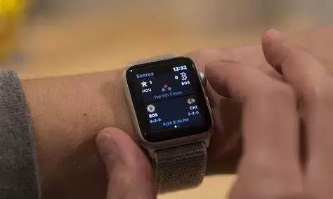 आदमी की apple watch समुद्र में खो जाती है, कुछ दिनों बाद उसे वापस स्थिति में पाती है! आदमी की apple watch समुद्र में खो जाती है, कुछ दिनों बाद उसे वापस स्थिति में पाती है!