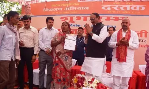 शतप्रतिशत बच्चों का प्राथमिक विद्यालयों में दाखिला कराकर साक्षर बनायें - बृजेश पाठक