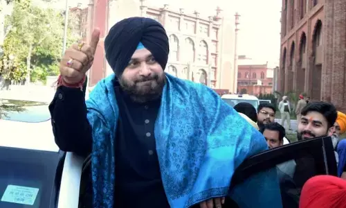 Navjot Singh Sidhu : नवजोत सिंह सिद्धू पटियाला जेल से रिहा, बाहर आकर कही ये बात!