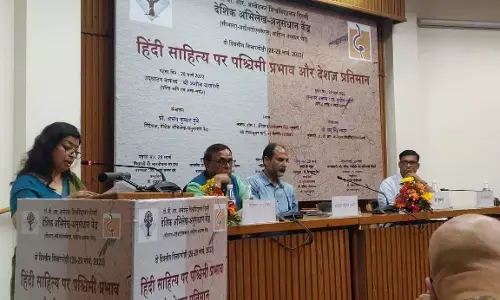 हिंदी साहित्य और समाज पर पश्चिमी प्रभाव को रेखांकित करने जुटे प्रमुख बुद्धिजीवी हिंदी साहित्य और समाज पर पश्चिमी प्रभाव को रेखांकित करने जुटे प्रमुख बुद्धिजीवी