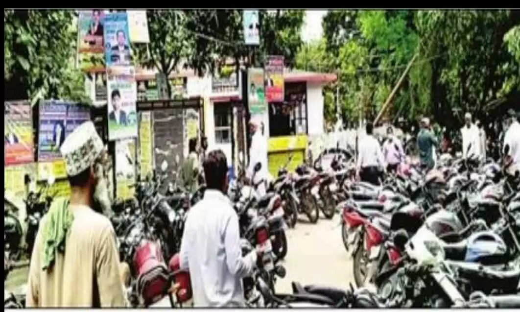 अजय सिंह सिपाही जनपद न्यायालय में पेशी के बाद पुलिस को चकमा देकर बाइक से भाग निकले अजय सिंह सिपाही जनपद न्यायालय में पेशी के बाद पुलिस को चकमा देकर बाइक से भाग निकले