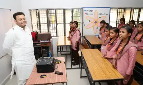 वाह रे शिक्षा विभाग, समान कार्य के लिए समान वेतन क्यों नहीं? क्योंकि शिक्षा विभाग का मुख्य अंग अनुदेशक और शिक्षा मित्र तिल तिल कर मर रहा है वाह रे शिक्षा विभाग, समान कार्य के लिए समान वेतन क्यों नहीं? क्योंकि शिक्षा विभाग का मुख्य अंग अनुदेशक और शिक्षा मित्र तिल तिल कर मर रहा है