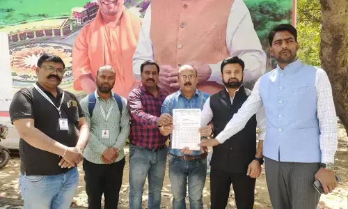 हाईकोर्ट के आदेश को नहीं मानते है गाजियाबाद के प्राइवेट स्कूल, प्रसाशन भी खामोश, गरीबों का रो रो कर बुरा हाल हाईकोर्ट के आदेश को नहीं मानते है गाजियाबाद के प्राइवेट स्कूल, प्रसाशन भी खामोश, गरीबों का रो रो कर बुरा हाल