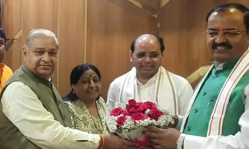 गाजियाबाद में कार्यकर्ताओं की बात सुनकर डिप्टी सीएम केशव प्रसाद मौर्य हुए भावुक और दिया ये विश्वास