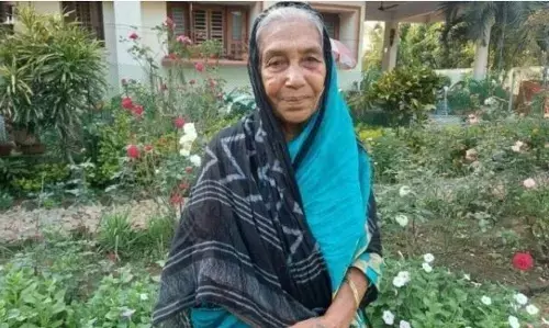 जानिए शहर की सबसे बड़ी कैटरिंग एजेंसी को चलाने वाली 74 साल की दादी के बारे में जिन्होंने बेरोजगारों को दिया रोजगार