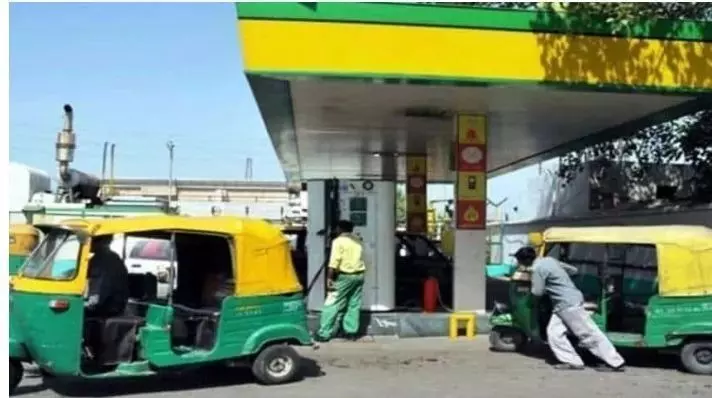 CNG PNG Prices: ग्राहकों के चेहरे पर आई मुस्कान, महंगाई से मिली राहत, सस्ती होने वाली है सीएनजी और पीएनजी, 10% तक गिरेंगे दाम