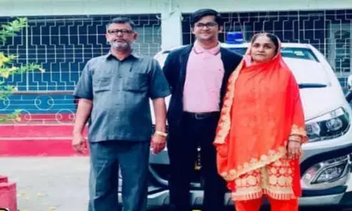 Success Story: मिलिए सबसे युवा आईएएस ऑफिसर से जिनके पिता है आटो रिक्शा ड्राइवर कभी नहीं थे फीस भरने के भी पैसे Success Story: मिलिए सबसे युवा आईएएस ऑफिसर से जिनके पिता है आटो रिक्शा ड्राइवर कभी नहीं थे फीस भरने के भी पैसे