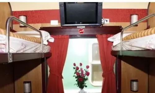 Indian Railways: क्या आपको पता है कि फर्स्ट एसी टिकट बुक कराने पर आखिर उसी वक्त क्यों नहीं मिलते हैं सीट नंबर जानिए वजह Indian Railways: क्या आपको पता है कि फर्स्ट एसी टिकट बुक कराने पर आखिर उसी वक्त क्यों नहीं मिलते हैं सीट नंबर जानिए वजह