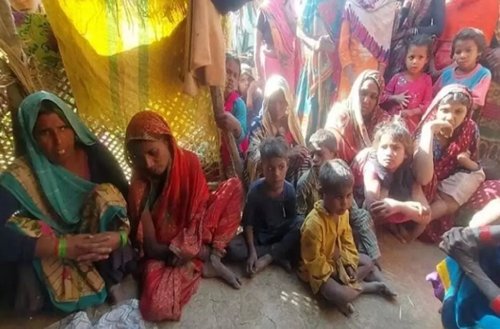 हरदोई में चूल्हा जलाने के दौरान झोपड़ी में लगी आग, दो मासूमों की दर्दनाक मौत हरदोई में चूल्हा जलाने के दौरान झोपड़ी में लगी आग, दो मासूमों की दर्दनाक मौत