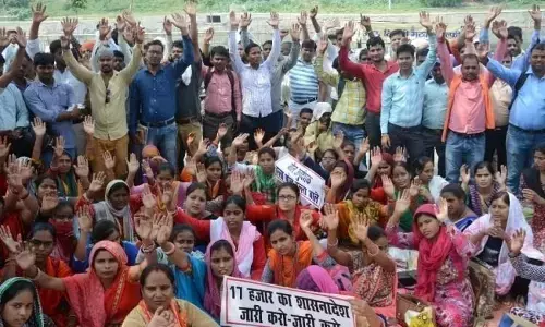 अनुदेशकों के 17000 हजार के डबल बैंच के आदेश खिलाफ सरकार पहुंची सुप्रीम कोर्ट अनुदेशकों के 17000 हजार के डबल बैंच के आदेश खिलाफ सरकार पहुंची सुप्रीम कोर्ट