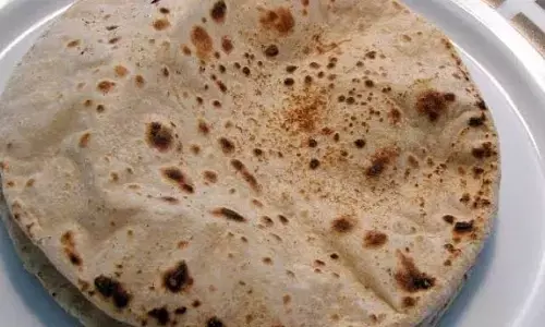 Roti fatcs : क्या आप जानते हैं कि हमेशा रोटी को गोलाकार में ही क्यों बेला जाता है जानिए इसके पीछे की वजह Roti fatcs : क्या आप जानते हैं कि हमेशा रोटी को गोलाकार में ही क्यों बेला जाता है जानिए इसके पीछे की वजह