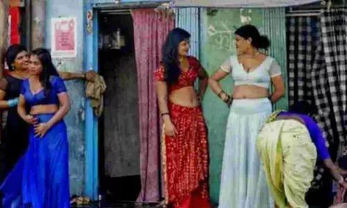 Prostitution: उत्तर प्रदेश का एक ऐसा गांव जहां पूरा गांव करता है जिस्मफरोशी का धंधा, जिस्मफरोशी है आय का एकमात्र साधन Prostitution: उत्तर प्रदेश का एक ऐसा गांव जहां पूरा गांव करता है जिस्मफरोशी का धंधा, जिस्मफरोशी है आय का एकमात्र साधन