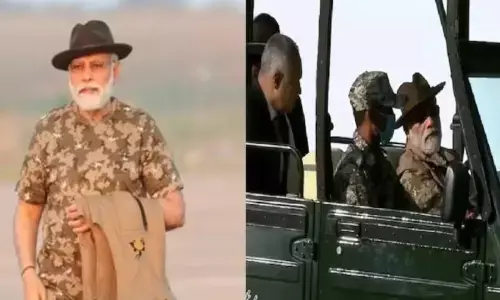 PM Modi : बांदीपुर टाइगर रिजर्व पहुंचे पीएम मोदी, न्यू लुक में पहुंचे जंगल सफारी, खुली जीप में बैठे PM Modi : बांदीपुर टाइगर रिजर्व पहुंचे पीएम मोदी, न्यू लुक में पहुंचे जंगल सफारी, खुली जीप में बैठे