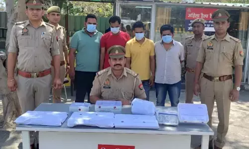 Noida : नौकरी दिलाने का झांसा देकर ठगी करने वाले चार जालसाज गिरफ्तार Noida : नौकरी दिलाने का झांसा देकर ठगी करने वाले चार जालसाज गिरफ्तार