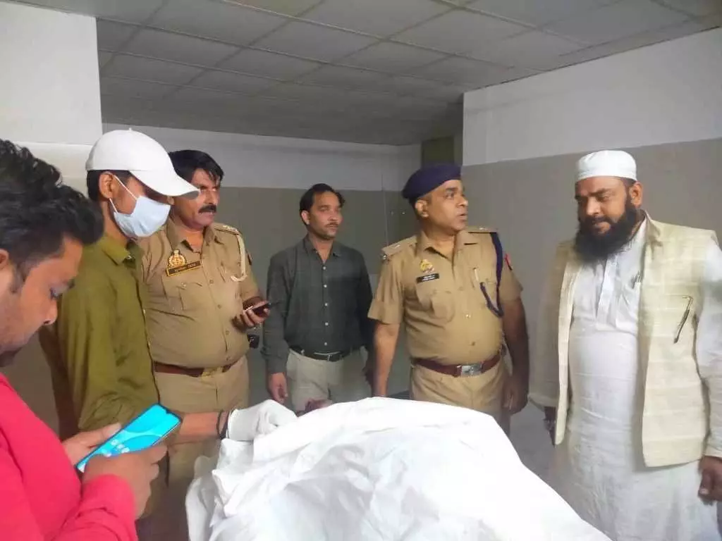 मेरठ में नमाज पढ़ने के बाद इकट्ठे हुए दो पक्षों में हुआ विवाद, देखते ही देखते चली गोली दो की मौत मेरठ में नमाज पढ़ने के बाद इकट्ठे हुए दो पक्षों में हुआ विवाद, देखते ही देखते चली गोली दो की मौत