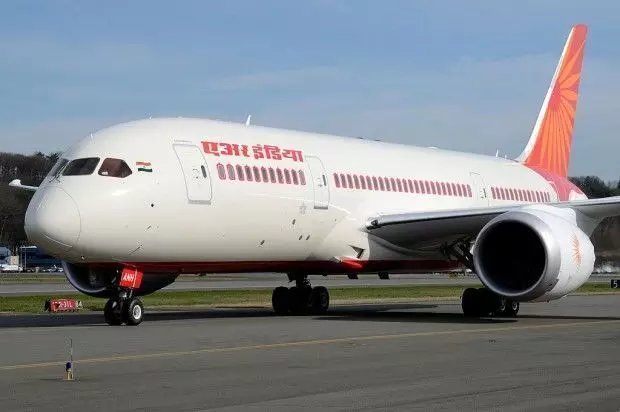 Air India की फ्लाइट में क्रू मेंबर के साथ मारपीट, टेक ऑफ के बाद दिल्ली वापस लौटा लंदन जा रहा विमान