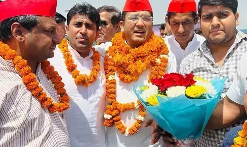 सपा नोएडा महानगर के नवनियुक्त महानगर अध्यक्ष डॉक्टर आश्रय गुप्ता का डीएनडी पर हुआ जोरदार स्वागत सपा नोएडा महानगर के नवनियुक्त महानगर अध्यक्ष डॉक्टर आश्रय गुप्ता का डीएनडी पर हुआ जोरदार स्वागत