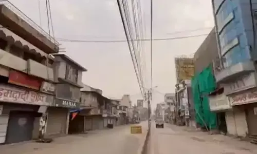 Chhattisgarh News: वीएचपी का छत्तीसगढ़ आज हुआ बंद, बेमेतरा में हुई हिंसा, रायपुर में मचा बवाल, तोड़ दी गई बसें Chhattisgarh News: वीएचपी का छत्तीसगढ़ आज हुआ बंद, बेमेतरा में हुई हिंसा, रायपुर में मचा बवाल, तोड़ दी गई बसें