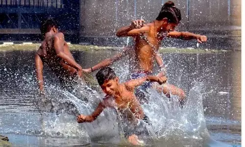 Weather Update: फिर से ढाया गर्मी ने कहर, दिल्ली में दर्ज हुआ सबसे गर्म दिन ,लगातार बढ़ रहा है पारा, जाने आगे 5 दिन कैसे रहेगा मौसम Weather Update: फिर से ढाया गर्मी ने कहर, दिल्ली में दर्ज हुआ सबसे गर्म दिन ,लगातार बढ़ रहा है पारा, जाने आगे 5 दिन कैसे रहेगा मौसम