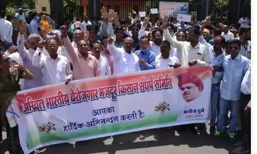 Kota: किसानों को आया गुस्सा, अधिकारियों से कहा अगर फिर से हुआ ऐसा तो घुसने नहीं देंगे मंडी में Kota: किसानों को आया गुस्सा, अधिकारियों से कहा अगर फिर से हुआ ऐसा तो घुसने नहीं देंगे मंडी में