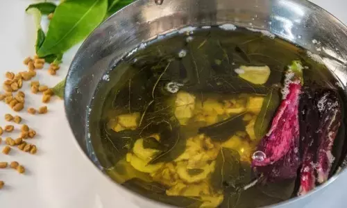 अगर आप भी अपने सफेद बालों को करना चाहते है नेचुरल काला, तो करें नारियल तेल के यह प्रयोग, दिखेगे आप फिर से जवान