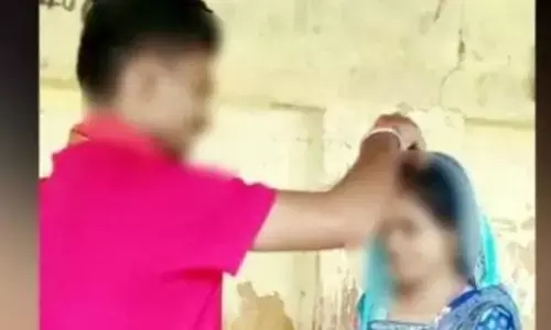 चाची और भतीजे का चल रहा था अफेयर, पता लग गया चाचा को, तो यूं सिखाया सबक चाची और भतीजे का चल रहा था अफेयर, पता लग गया चाचा को, तो यूं सिखाया सबक