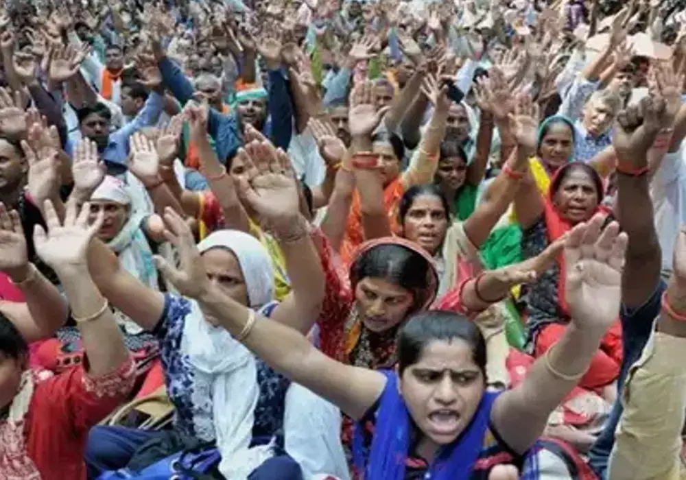 शिक्षा मित्रों के समायोजन के समय तीन सवाल प्रमुख थे, इन सवालों का जबाब क्या सरकार से मिला? शिक्षा मित्रों के समायोजन के समय तीन सवाल प्रमुख थे, इन सवालों का जबाब क्या सरकार से मिला?