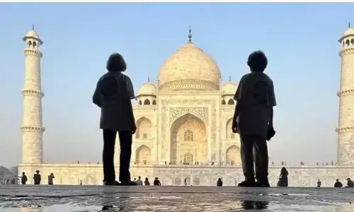 80 साल के दो दोस्तों के कारनामे सुनकर दुनिया हो रही है हैरान ,80 दिन में घूमी पूरी दुनिया 80 साल के दो दोस्तों के कारनामे सुनकर दुनिया हो रही है हैरान ,80 दिन में घूमी पूरी दुनिया