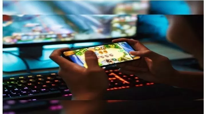 Online Gaming: 4 बैंकों से ऑनलाइन गेमिंग के लिए लिया लोन, हार गया  ₹52 लाख, अब किडनी बेचने को है मजबूर