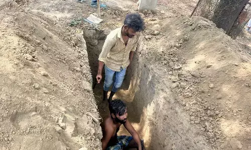 बाप के कुकर्मों से बेटा की खोदी गई कब्र, जनाजे में भी शामिल नहीं हो सका अतीक और अशरफ