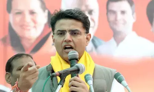 गहलोत पायलट की जंग, क्या खिलाएगी रंग, रंधावा के बदले सुर और गहलोत की चुप्पी से फिलहाल सस्पेंस बरकरार गहलोत पायलट की जंग, क्या खिलाएगी रंग, रंधावा के बदले सुर और गहलोत की चुप्पी से फिलहाल सस्पेंस बरकरार