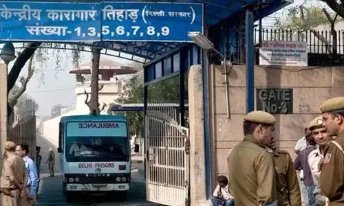 दिल्ली : तिहाड़ जेल में गैंगवार, गैंगस्टर प्रिंस तेवतिया का मर्डर, मचा हड़कंप! दिल्ली : तिहाड़ जेल में गैंगवार, गैंगस्टर प्रिंस तेवतिया का मर्डर, मचा हड़कंप!