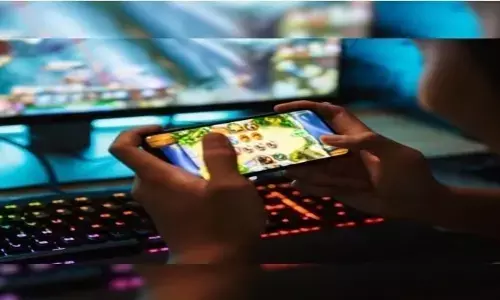 Online Gaming: 4 बैंकों से ऑनलाइन गेमिंग के लिए लिया लोन, हार गया  ₹52 लाख, अब किडनी बेचने को है मजबूर