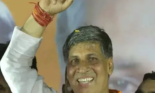 दिल्ली में बीजेपी के नेता सुरेंद्र मटियाला को ऑफिस में घुसकर गोलियों से भून दिया