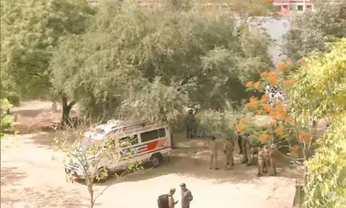 अतीक अहमद के बेटे के जनाजे में शामिल होने वालों के पुंछे जा रहे है नाम, पूरी चेकिंग के बाद मिल रही एंट्री, मीडिया की एंट्री भी बैन