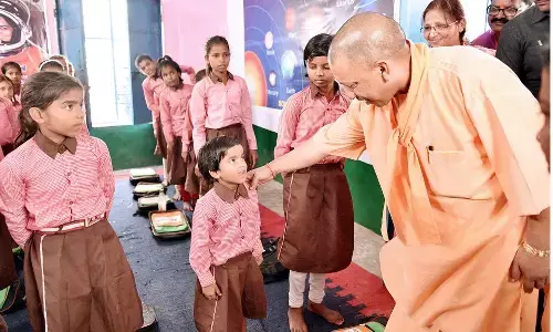 सुनिए योगी जी अनुदेशक और शिक्षा मित्र की करूंण पुकार, सरकार हम आए है आपके द्वार बचा लीजिए हमारे भी परिवार