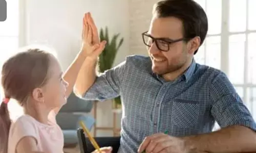 Parenting Tips: अपने बच्चे को देना चाहते हैं अच्छे संस्कार,तो खुद मे लाएं यह बदलाव Parenting Tips: अपने बच्चे को देना चाहते हैं अच्छे संस्कार,तो खुद मे लाएं यह बदलाव