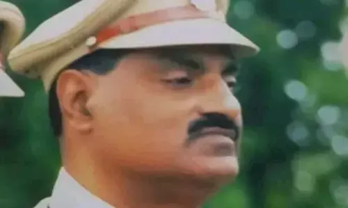 अतीक अहमद और अशरफ मर्डर पर पूर्व IPS का सवाल, पुलिस से पहले जनता से चूक हुई, उस पत्रकार से भी पूंछों क्यों किया ये सवाल? अतीक अहमद और अशरफ मर्डर पर पूर्व IPS का सवाल, पुलिस से पहले जनता से चूक हुई, उस पत्रकार से भी पूंछों क्यों किया ये सवाल?